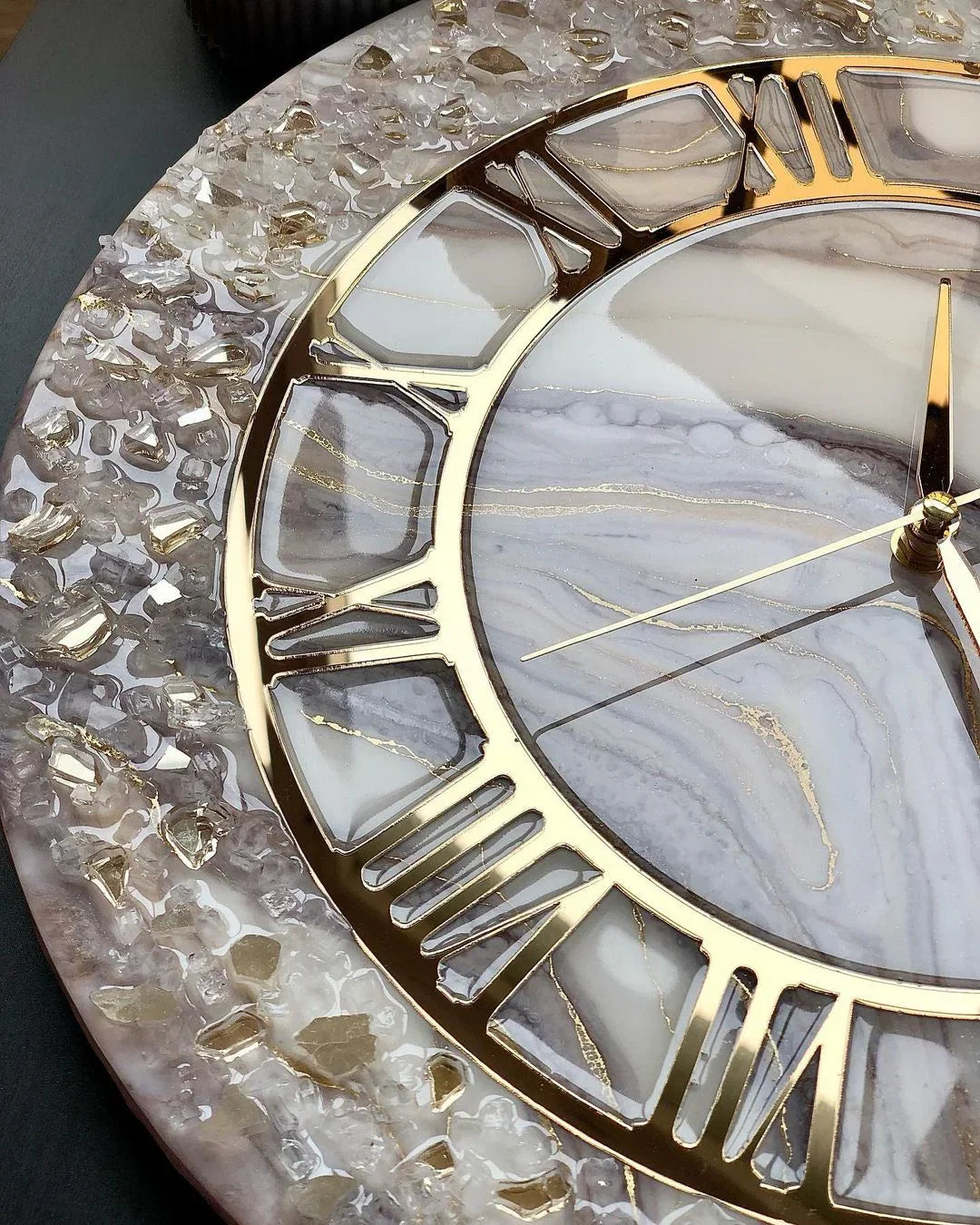 Sunlit Marble – Handcrafted Resin Luxe Wall Clock