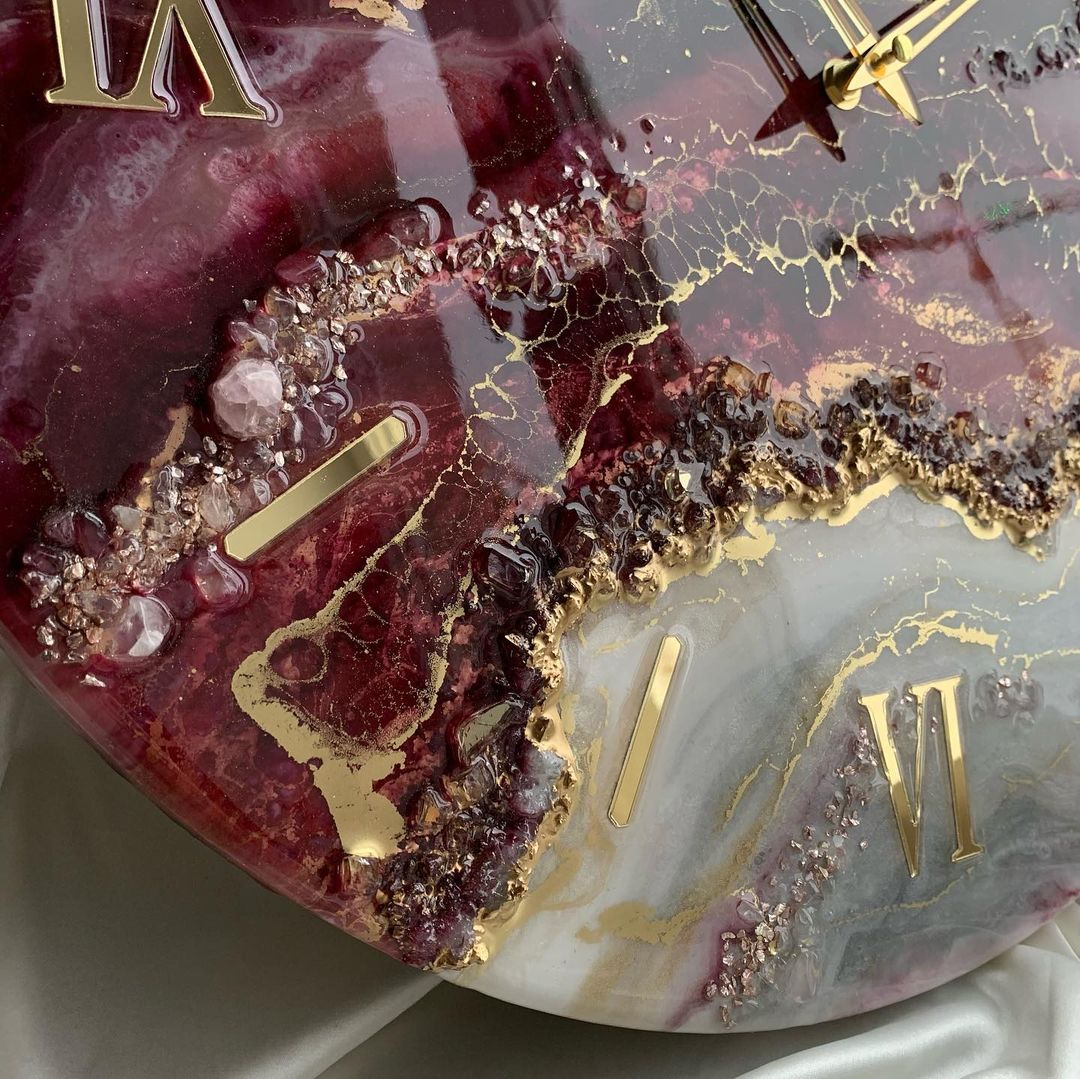 Rosé Stone Harmony – Handcrafted Resin Wall Clock