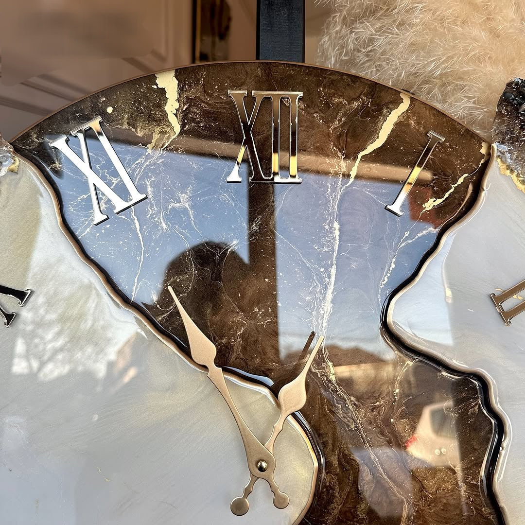 Chocolate Caramel Dust – Round Resin Wall Art Clock