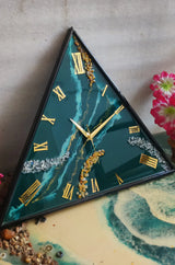 Emerald Prism Luxury Resin Wall Clock – Handcrafted Geometric Statement Timepiece