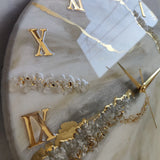 Cream Radiance – The Luxury Resin Clock with Gold Veins