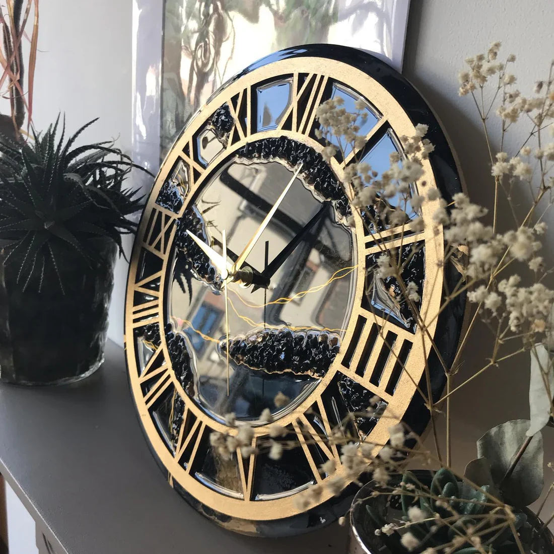 Black Radiance – The Luxury Resinart Clock with Golden Frame