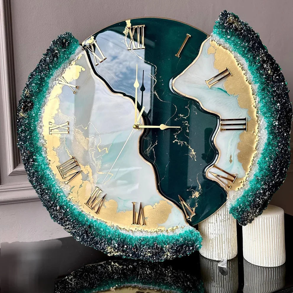 Green Whisper – A Luxe Nature-Inspired Resin Wall Clock