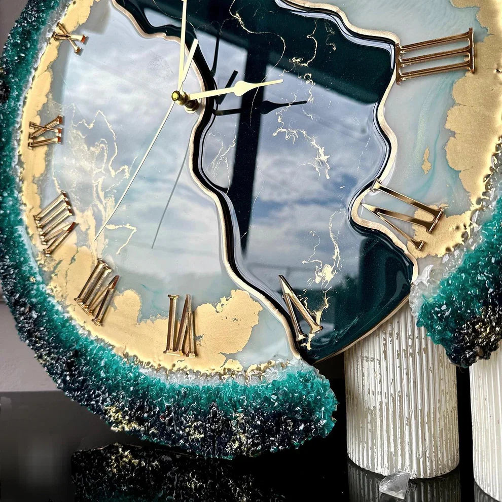 Green Whisper – A Luxe Nature-Inspired Resin Wall Clock