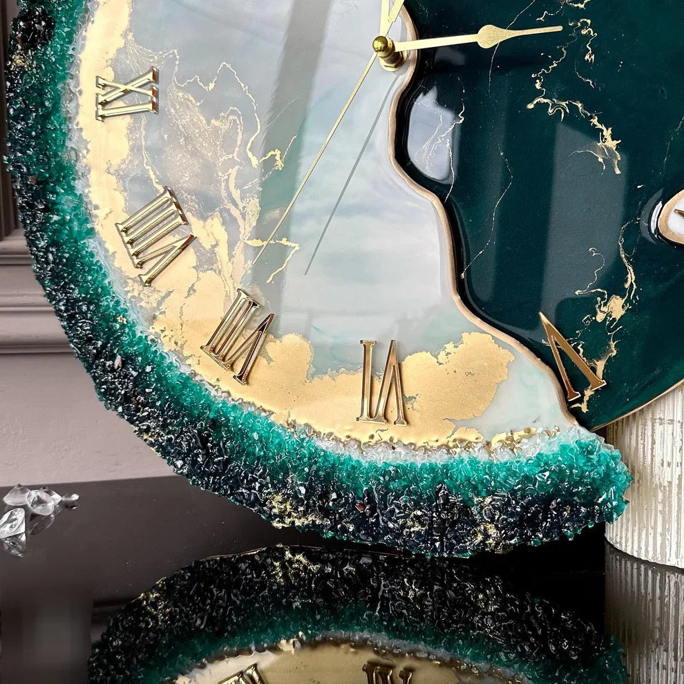 Green Whisper – A Luxe Nature-Inspired Resin Wall Clock