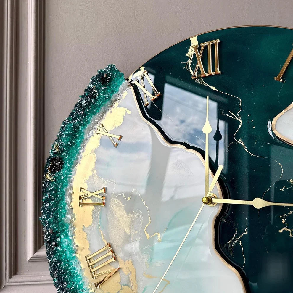 Green Whisper – A Luxe Nature-Inspired Resin Wall Clock