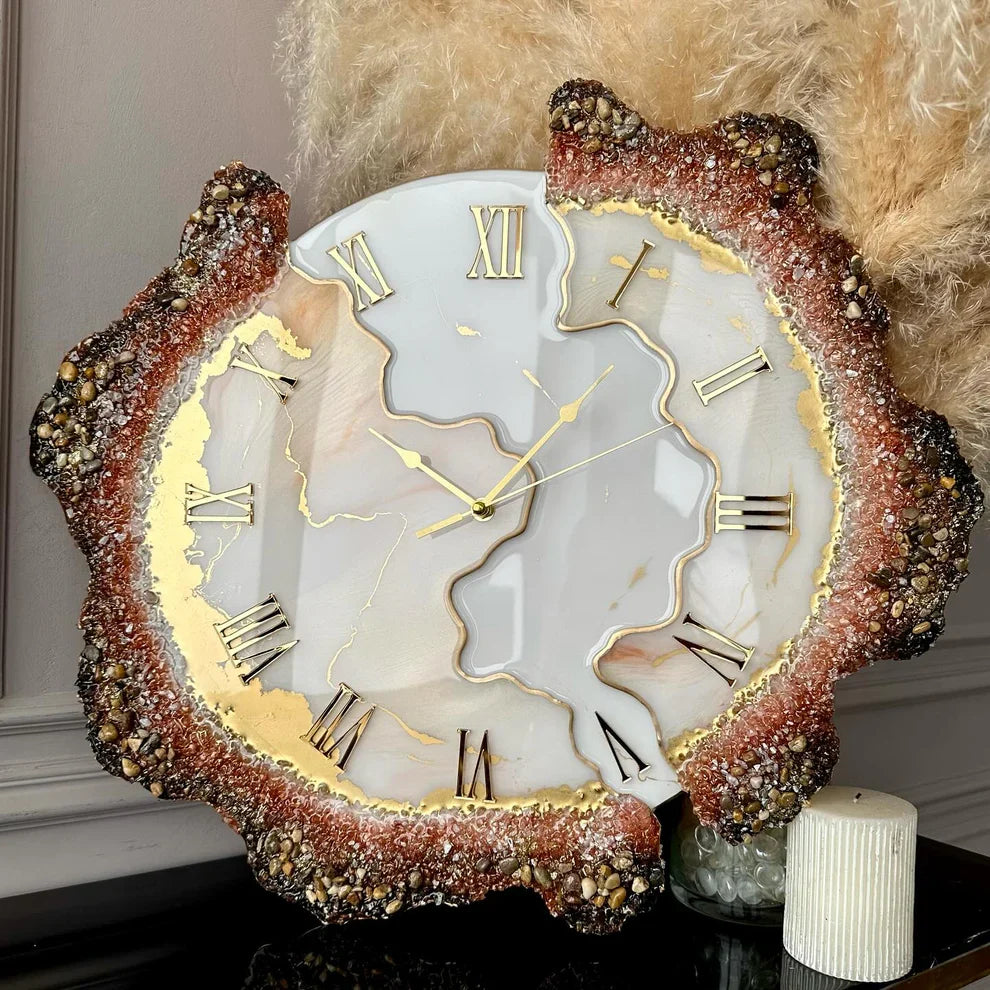Golden Plume – Elegant Resin Art Clock